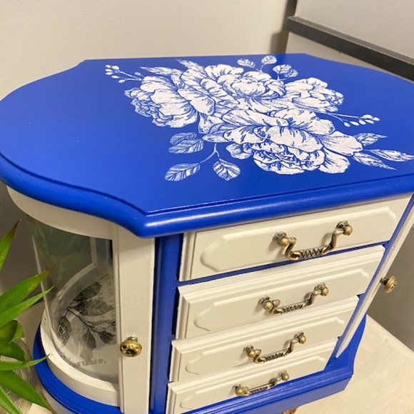 Refinished Medium Blue Floral Jewelry Box / Upcycled Painted Jewelry Box - Picture 3 of 10